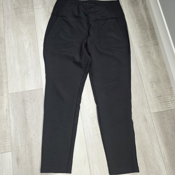 Avalanche Pants - Avalanche Women's Sleek Black Cropped Pants